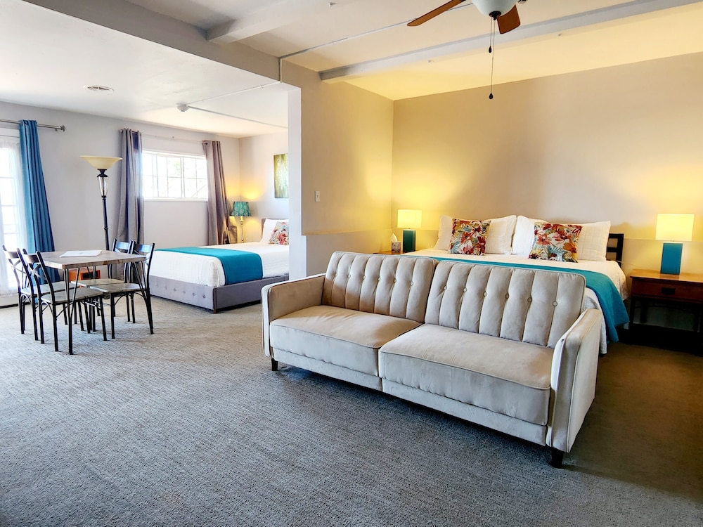 Deluxe Suite, Multiple Beds, Terrace, Mountain View photo 3