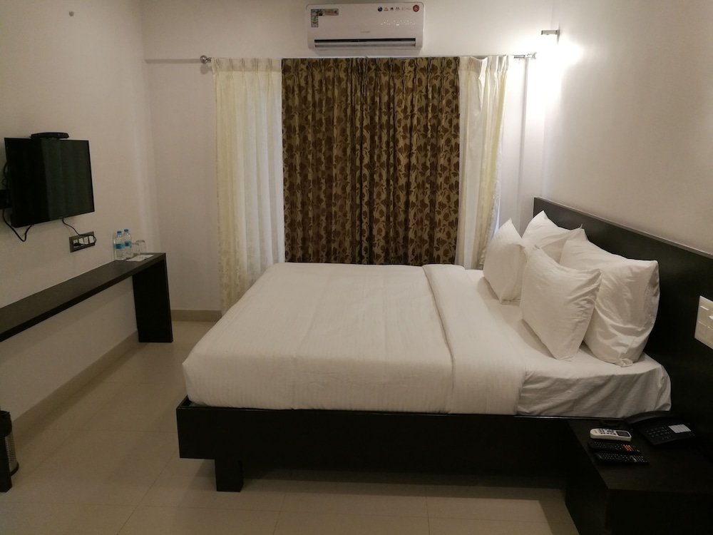 Deluxe Room, 1 Double Bed, Non Smoking photo 2