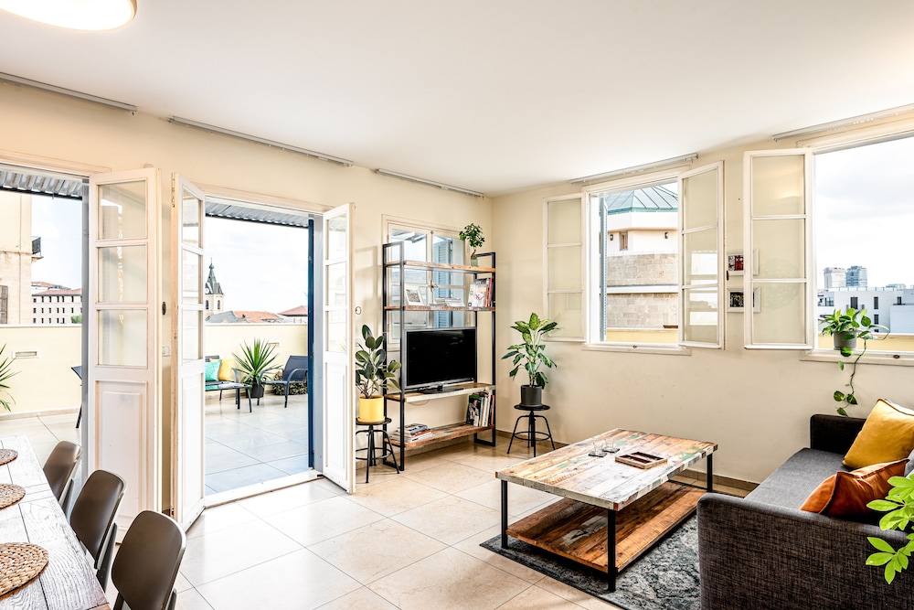 Two-Bedroom Apartment with Terrace and Sea View
