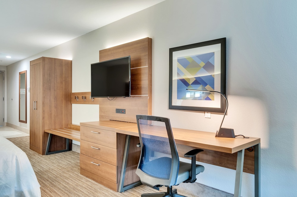 Suite, Multiple Beds - Photo 4