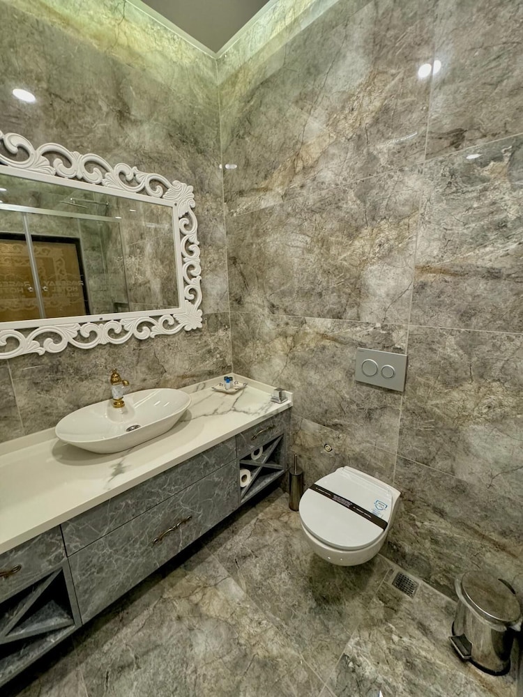 Deluxe Suite, City View photo 2
