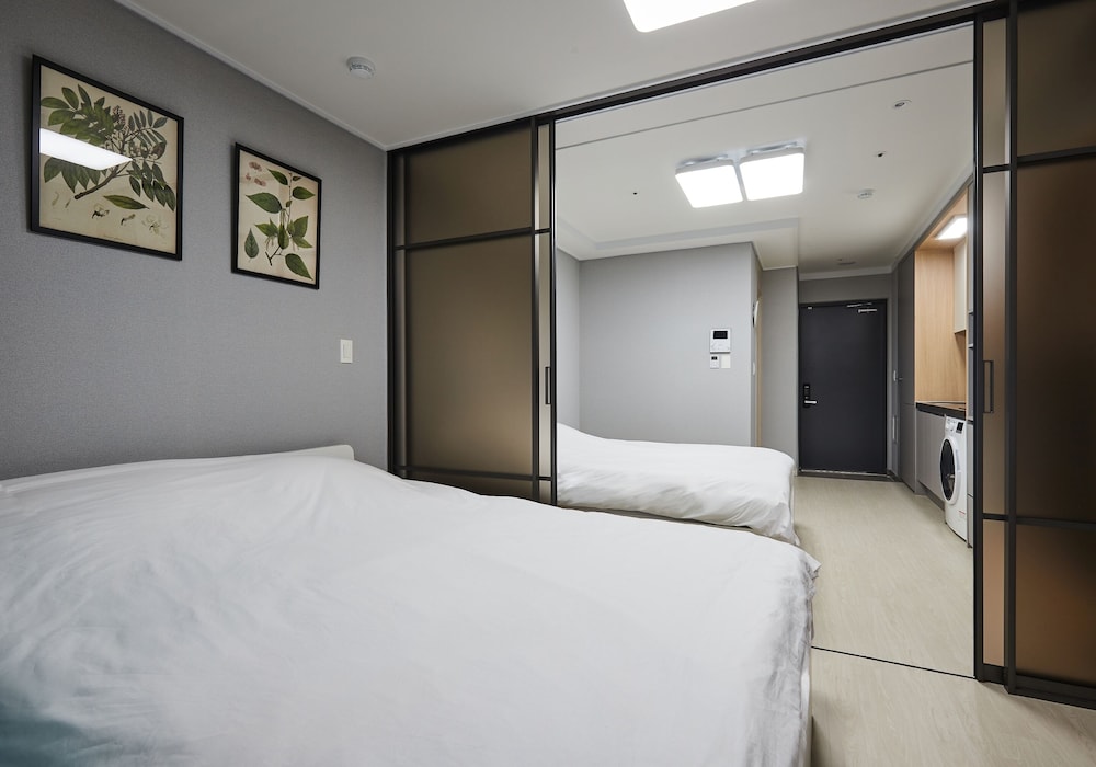 Family Twin Room - Photo 6