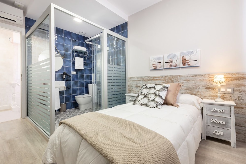 Basic Room (Torre del Campanar)
