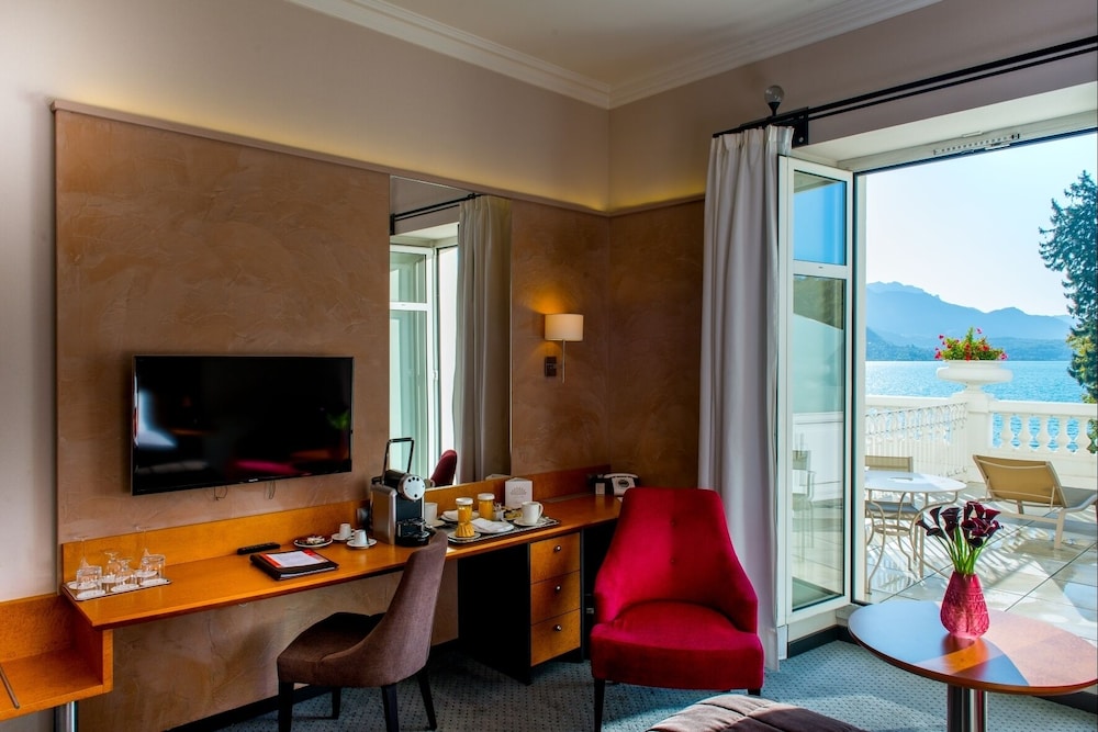 Deluxe Lake Terrace Room - with spa access on reservation