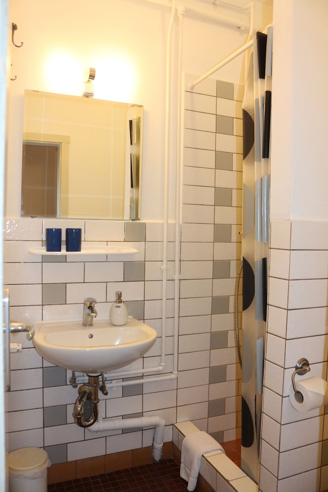 Basic Triple Room, Non Smoking photo 2