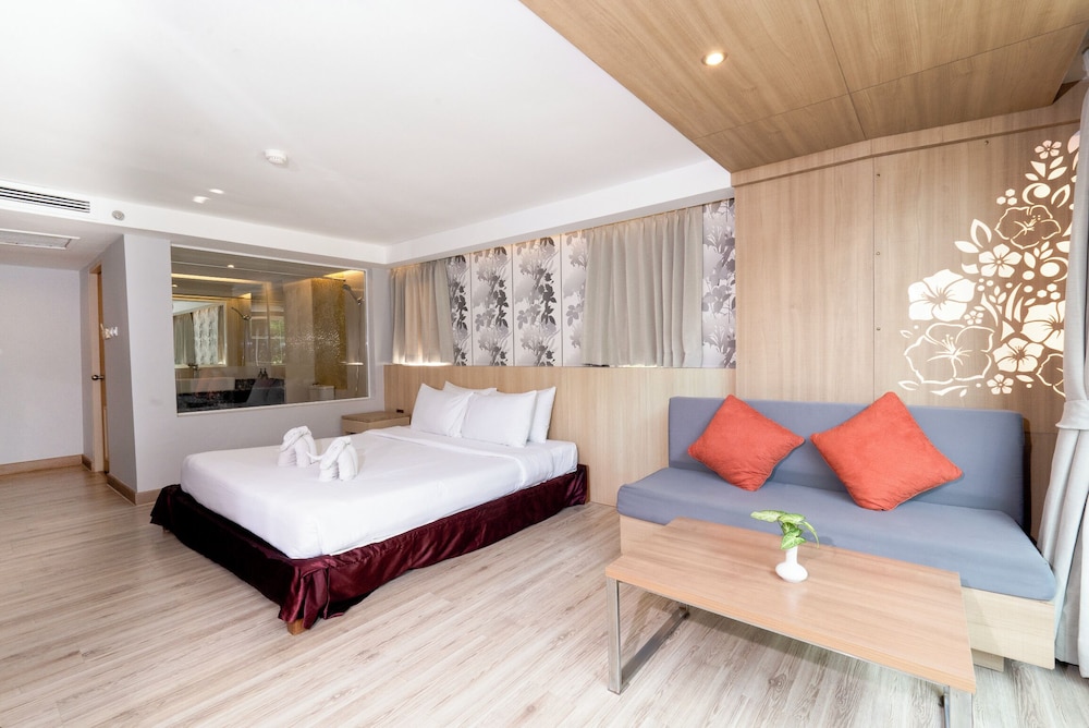 Superior Lake Building Room (King Bed) - Photo 2