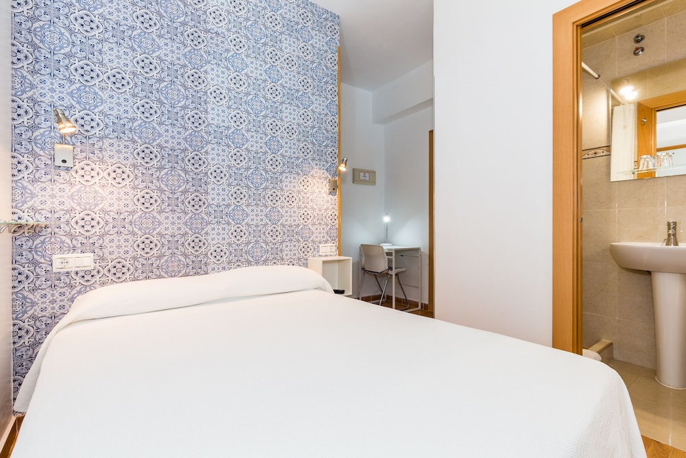 Economy Double Room Single Use photo 2