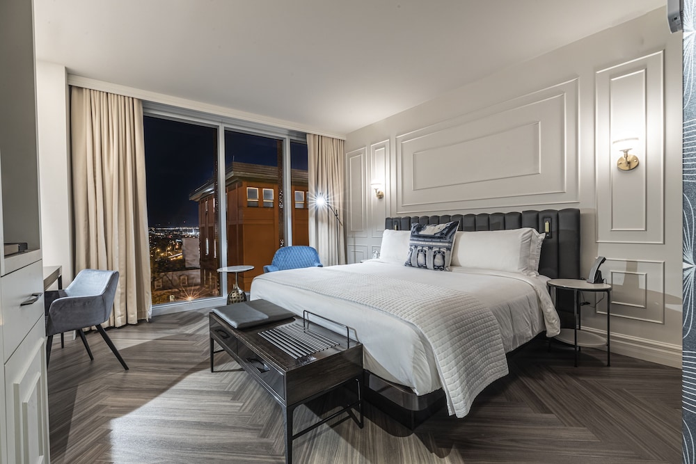 Room Citadine with King bed - Photo 1
