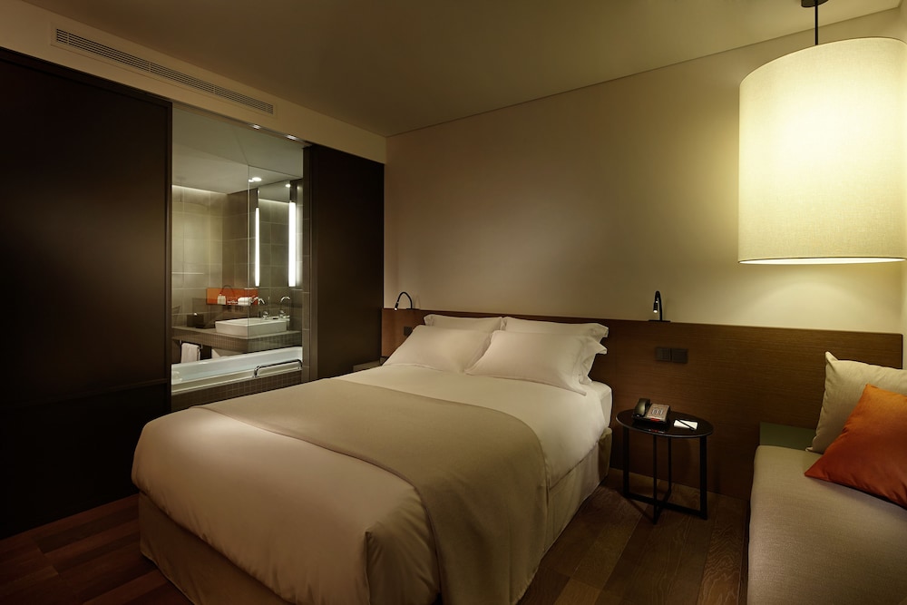 [THE SHILLA DUTY FREE] Deluxe Double + 2 Shilla Duty Free coupons (per booking)