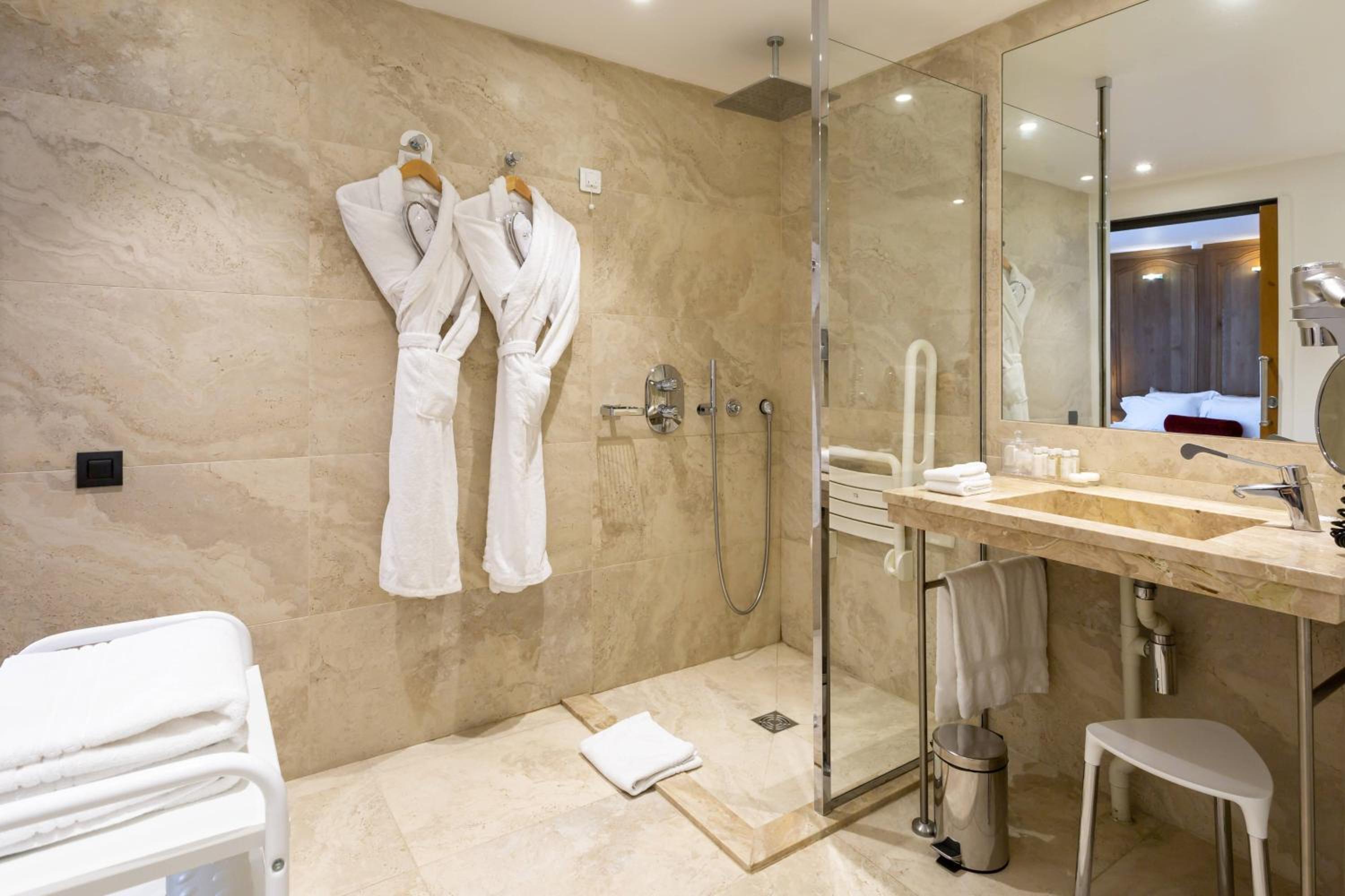 Privilege Queen Room - Photo 3