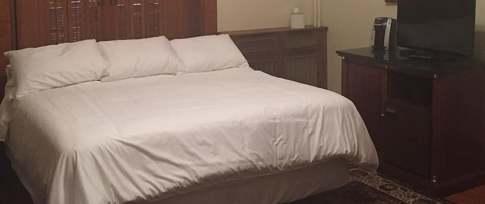 Room, 1 King Bed, Park View (Parkview Room) photo 2