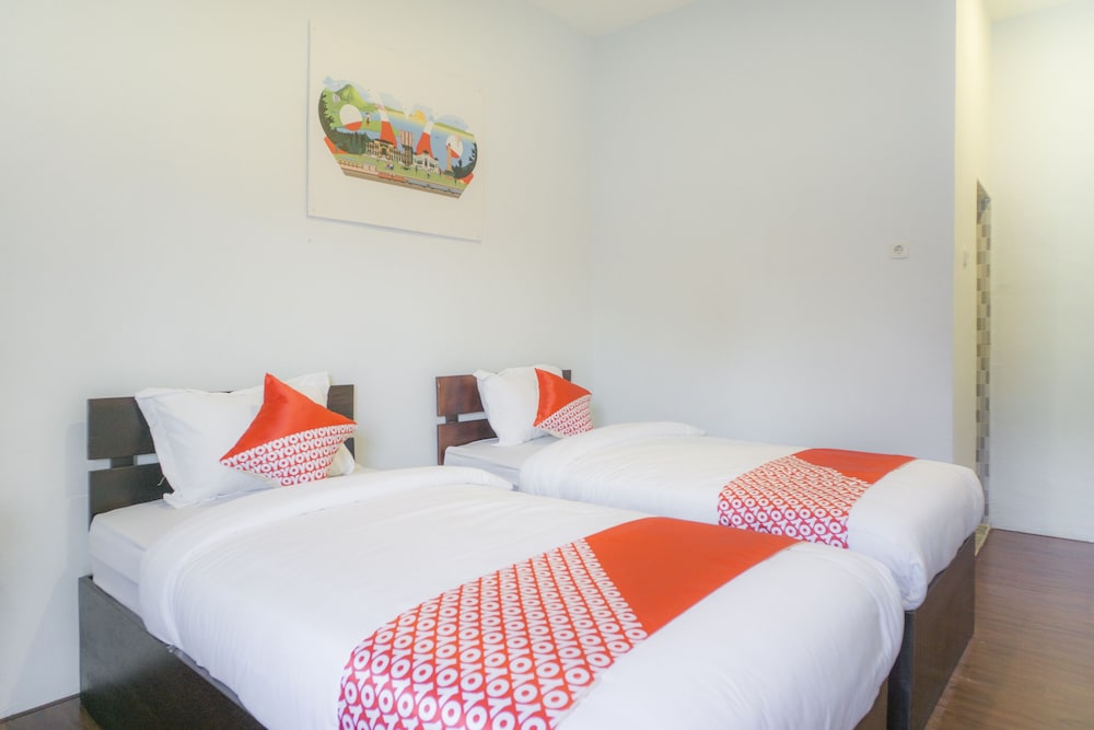 Standard Twin Room - Photo 1