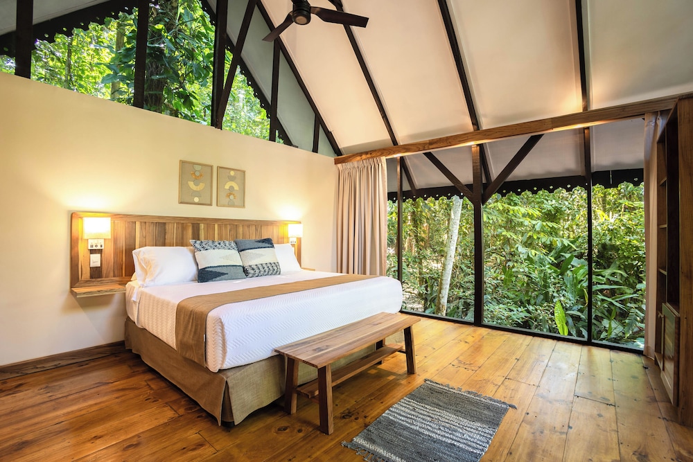 Signature Bungalow, 1 King Bed photo 2