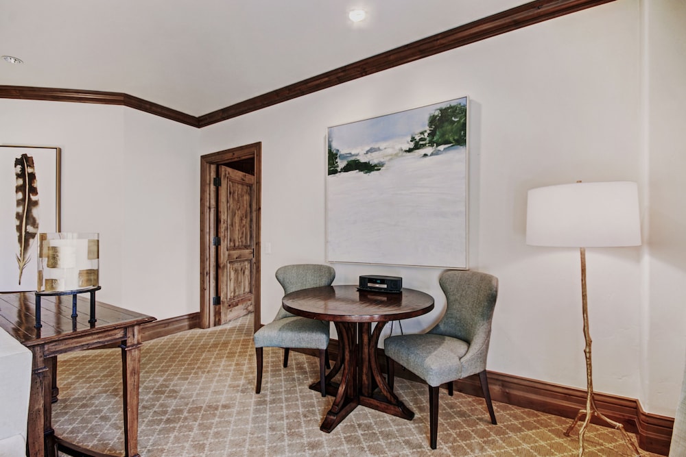 Suite, 1 King Bed (Arrabelle) - Photo 11