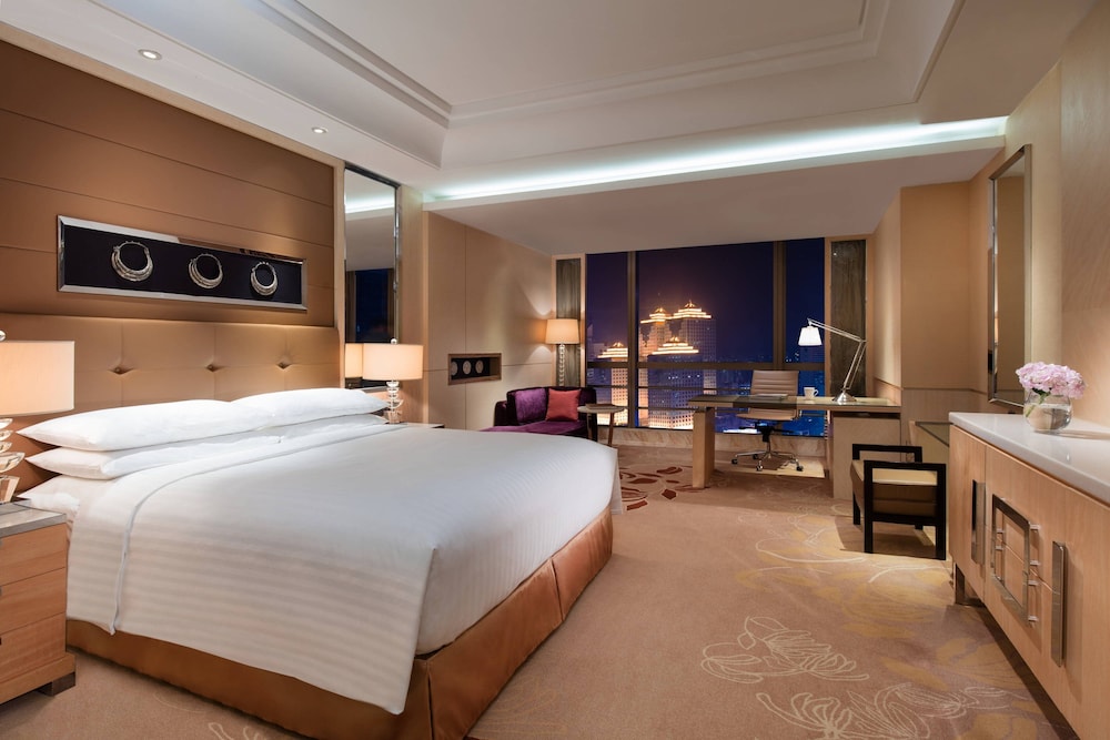 Room, 1 King Bed, City View - Photo 1