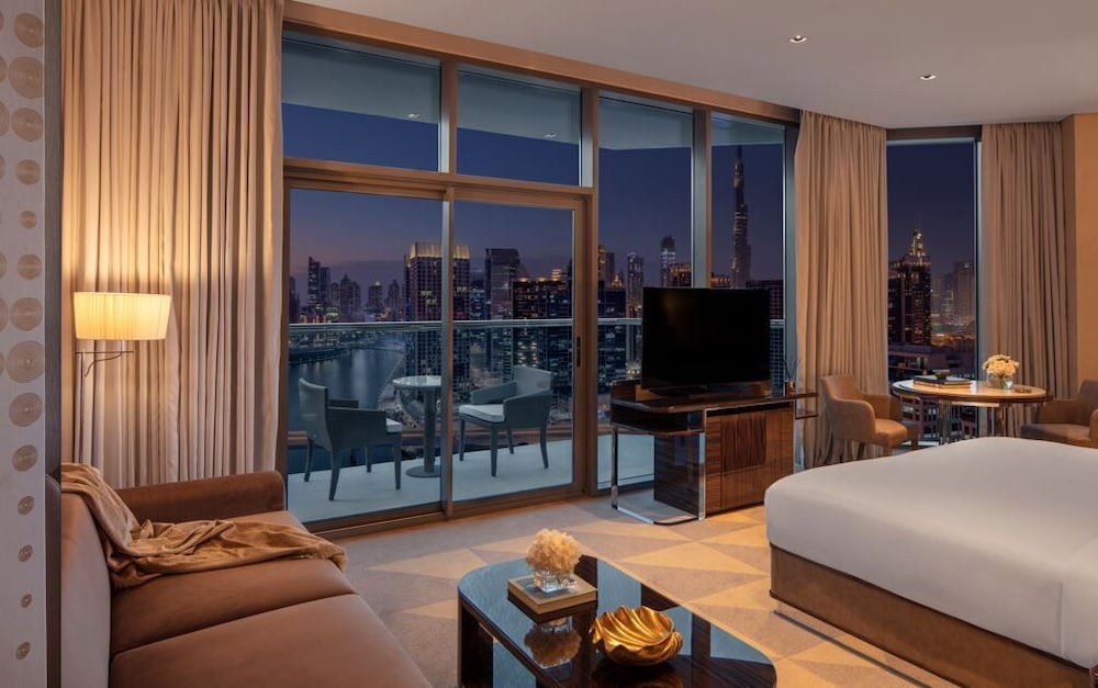 Studio Suite, Balcony, City View (Platinum Suite, Burj Khalifa View) thumbnail 6