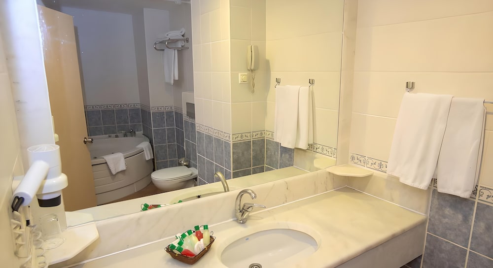 Standard Room, 1 Double Bed, Non Smoking, Garden View - Photo 3