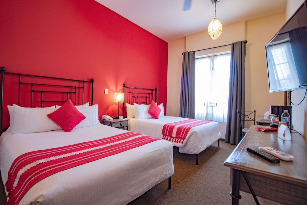 Standard Room, 2 Double Beds, Private Bathroom photo 3