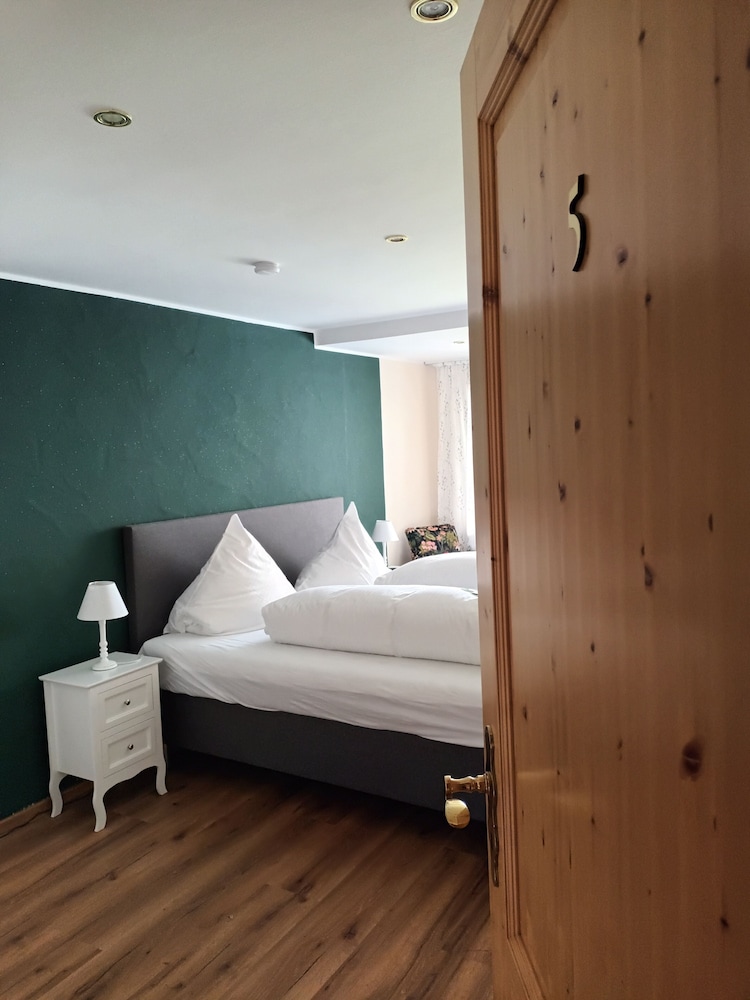 Basic Double Room, 1 Queen Bed photo 1