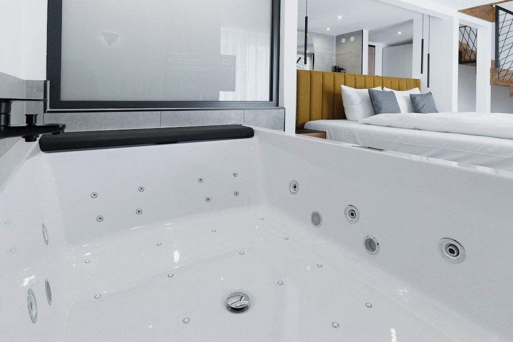 Junior Suite, Jetted Tub - Photo 2
