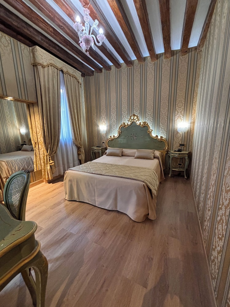 Superior Double or Twin Room photo 1