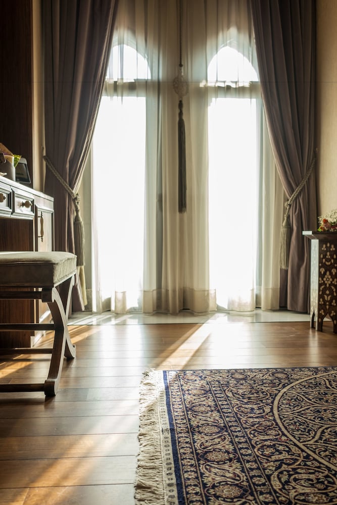 Available room thumbnail 6