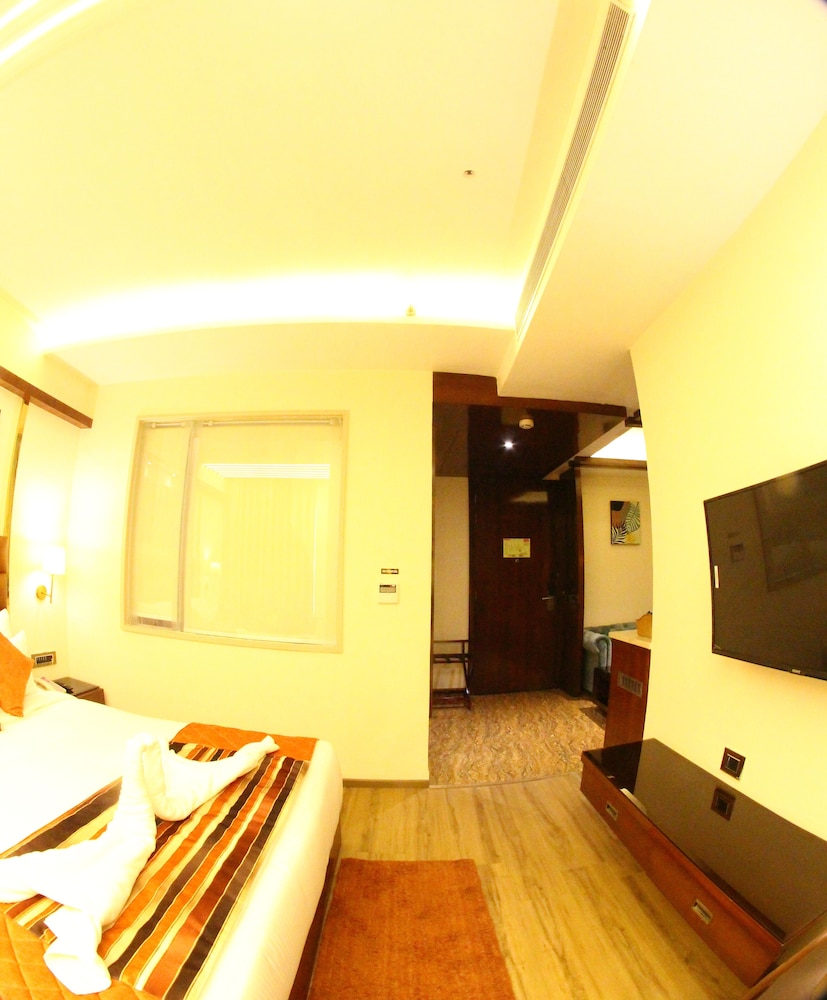 Suite - Photo 2