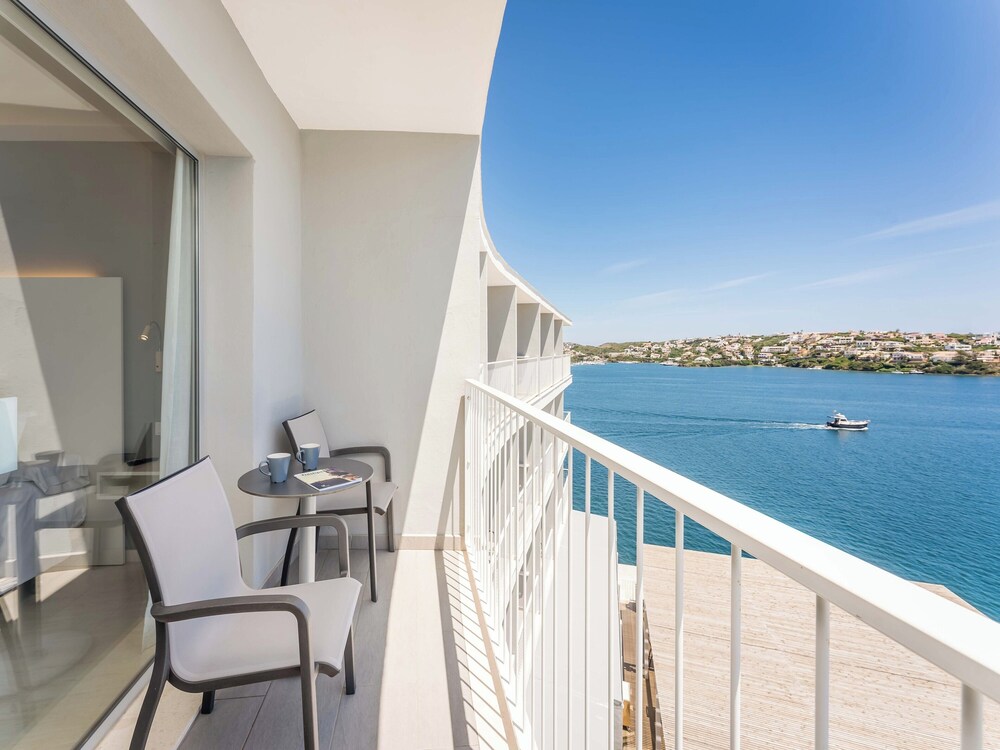 Premium Double Room Single Use, Sea View (& Pool view) - Photo 11