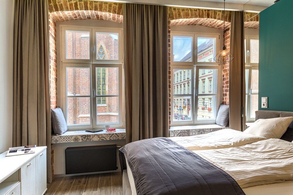 Design Studio Suite, 1 Queen Bed, City View