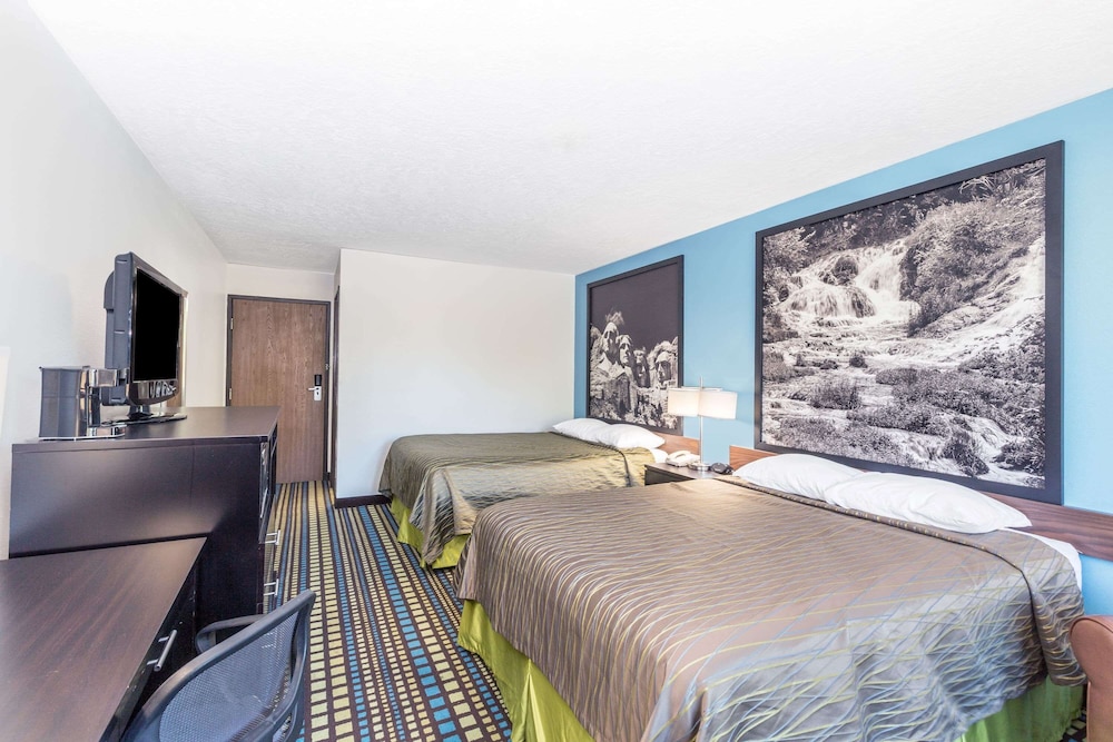 Standard Room, 2 Queen Beds, Smoking photo 1