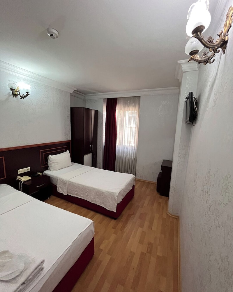 Economy Twin Room photo 2