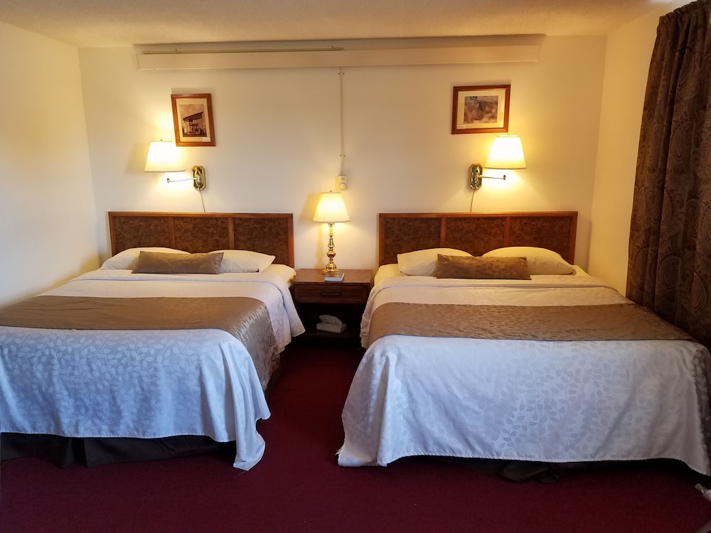 Standard Room, 2 Queen Beds, Garden View photo 2