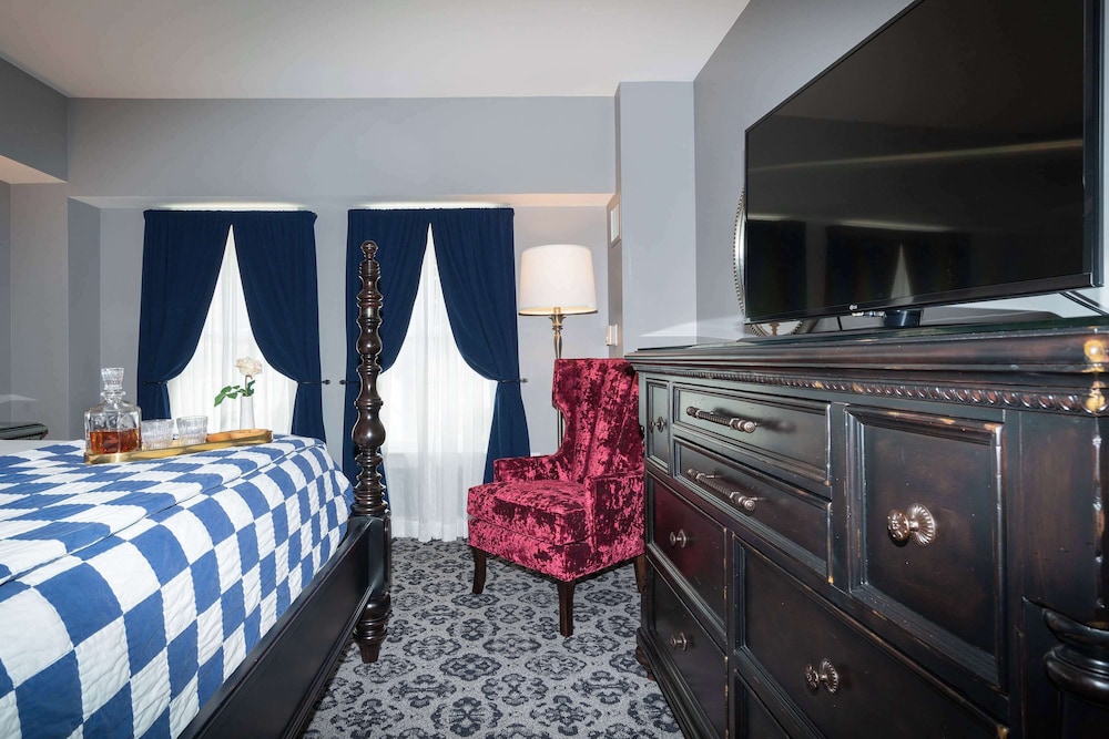 Deluxe Room, 1 King Bed - Photo 7