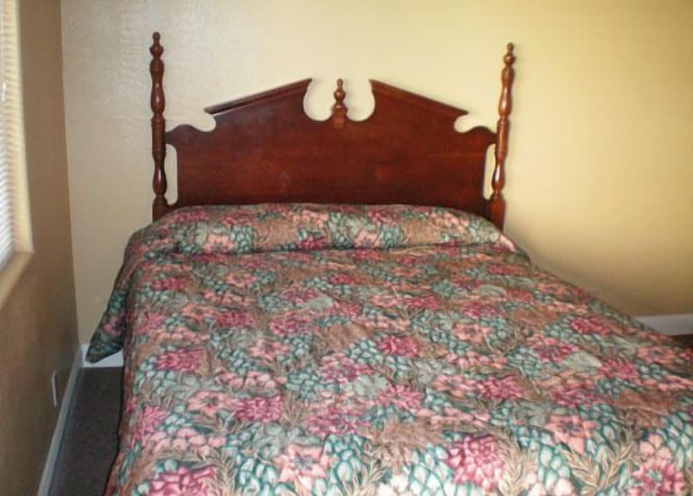 Standard Room, 1 Queen Bed - Photo 3