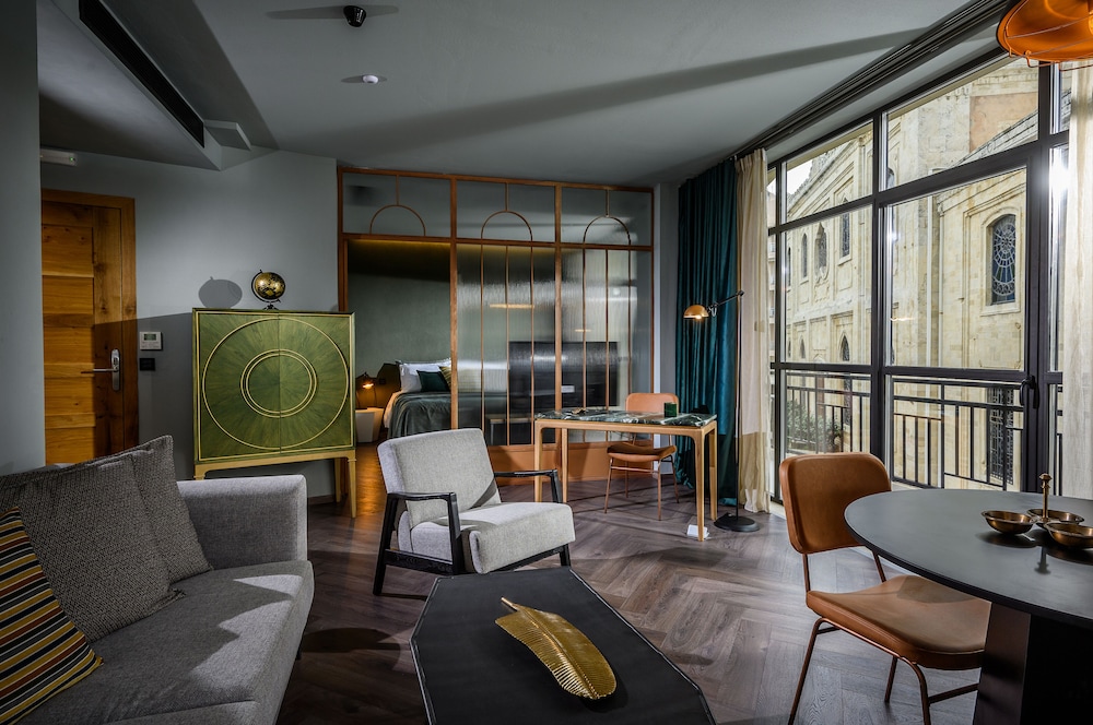 Deluxe Suite