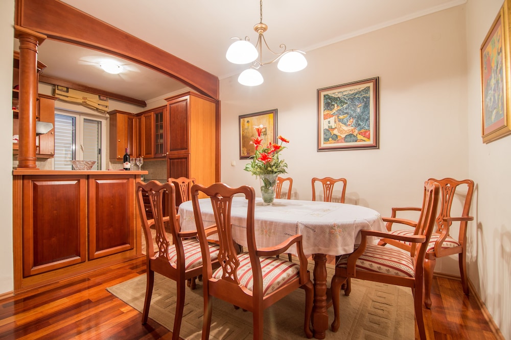 Classic Apartment, 2 Bedrooms, Kitchen