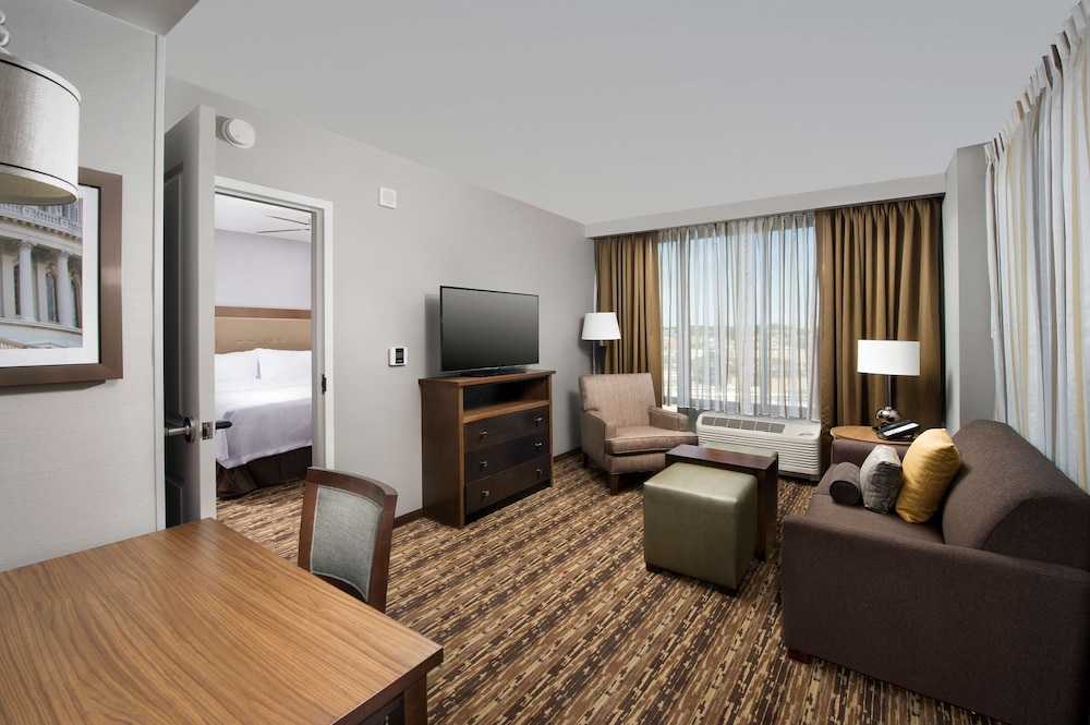 Suite, 1 King Bed, Non Smoking photo 2
