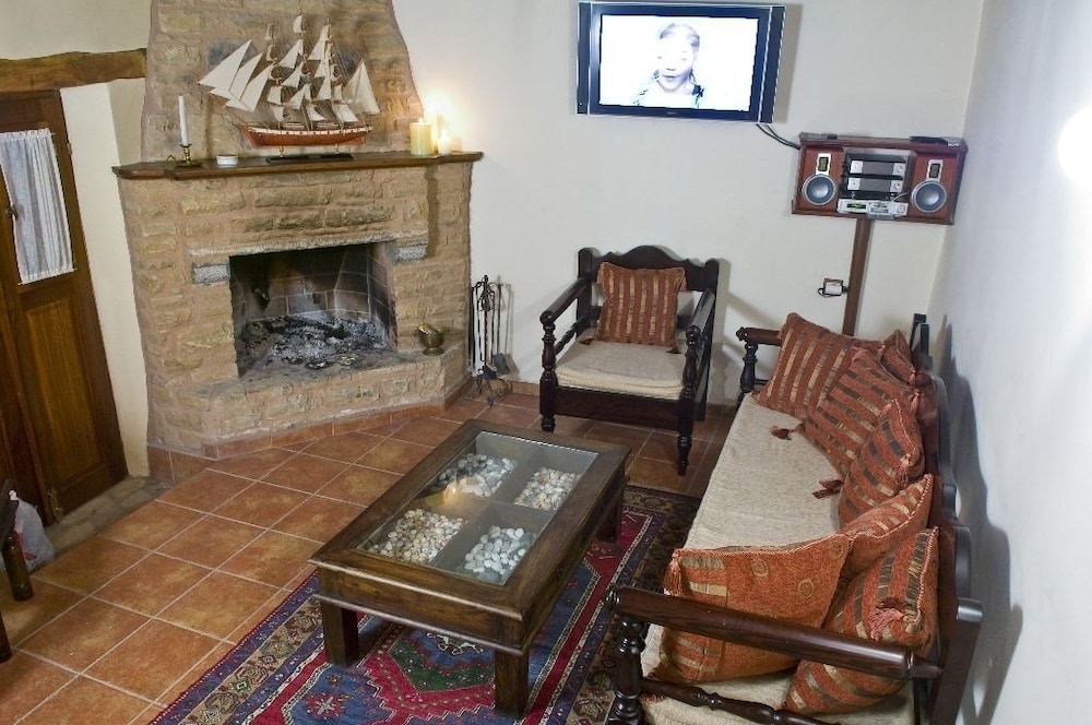 Traditional House, 2 Bedrooms