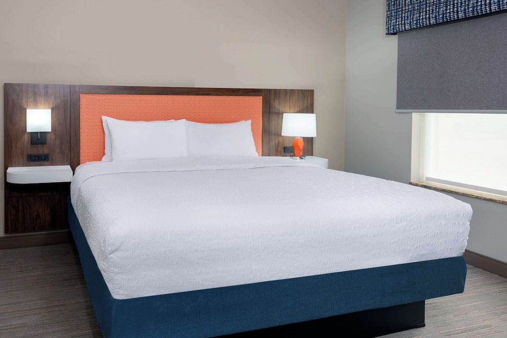Suite, 1 King Bed, Accessible, Bathtub (Hearing) - Photo 2