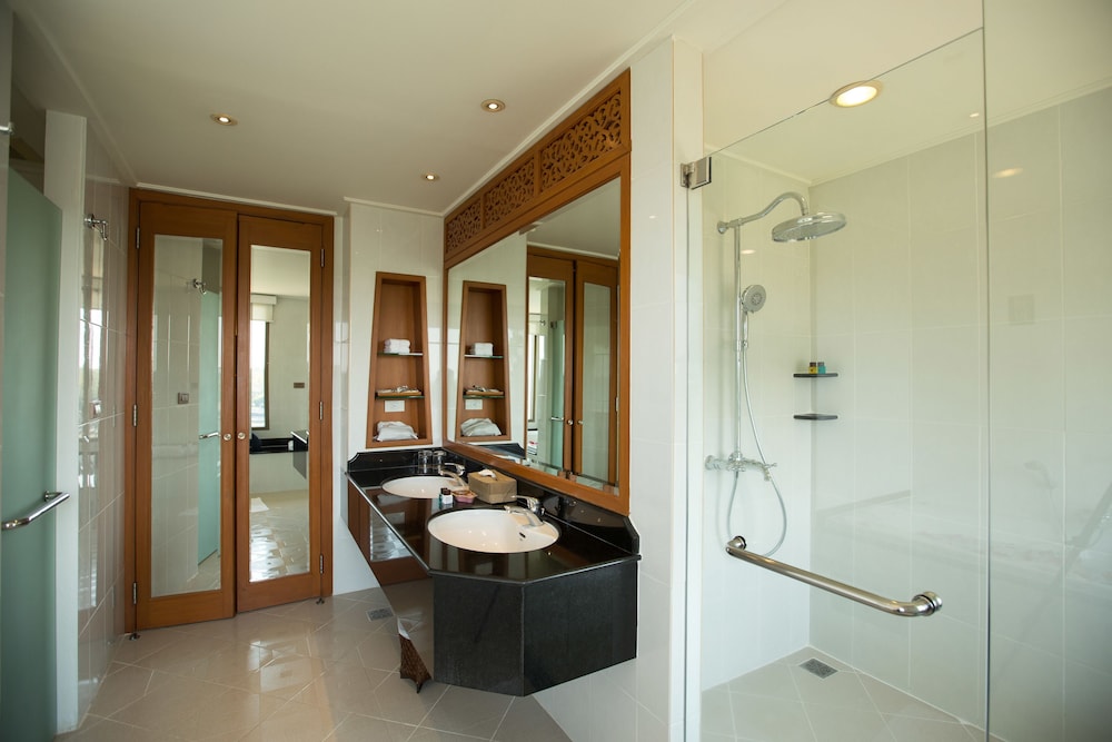 Suite, Balcony, River View - Photo 8
