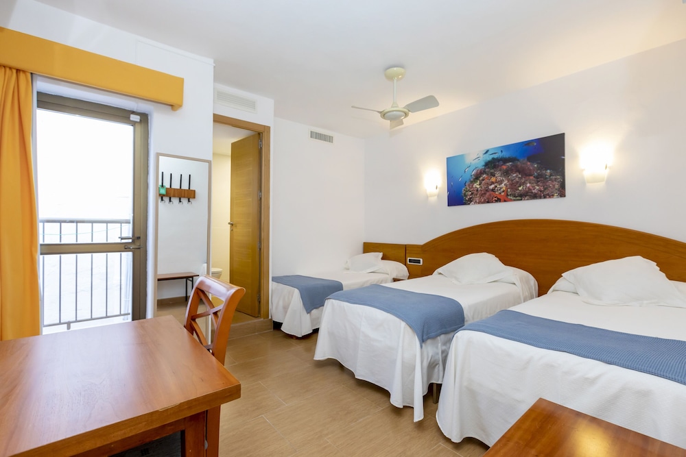 Basic Triple Room photo 2