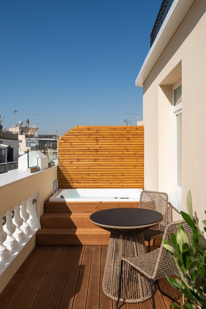 Executive Suite with outdoor Jacuzzi photo 3