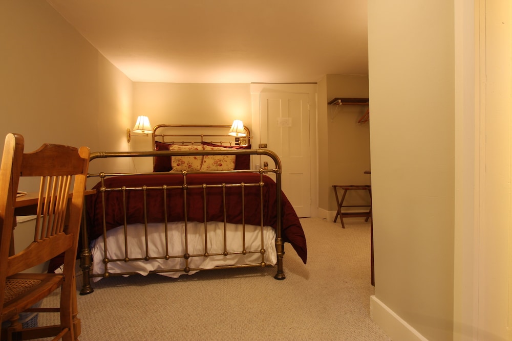 Eileen (Full size bed)