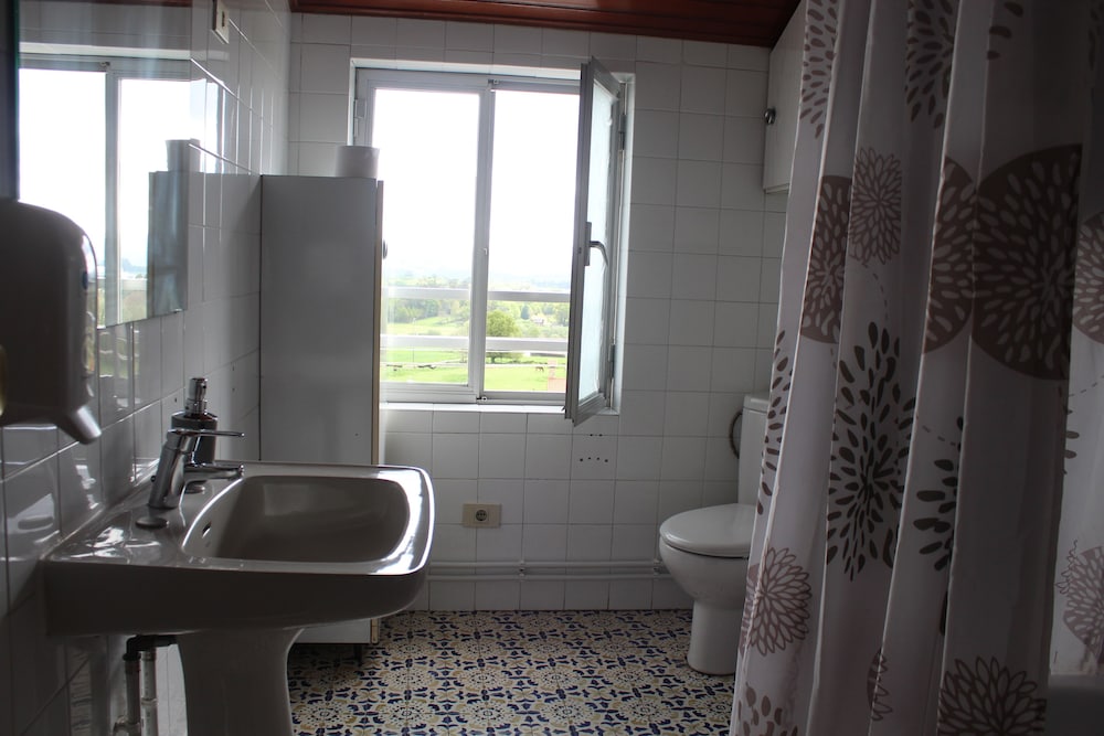 Shared Dormitory, Mixed Dorm, Shared Bathroom (1 bed in a 4-Bed Dormitory Room) photo 3