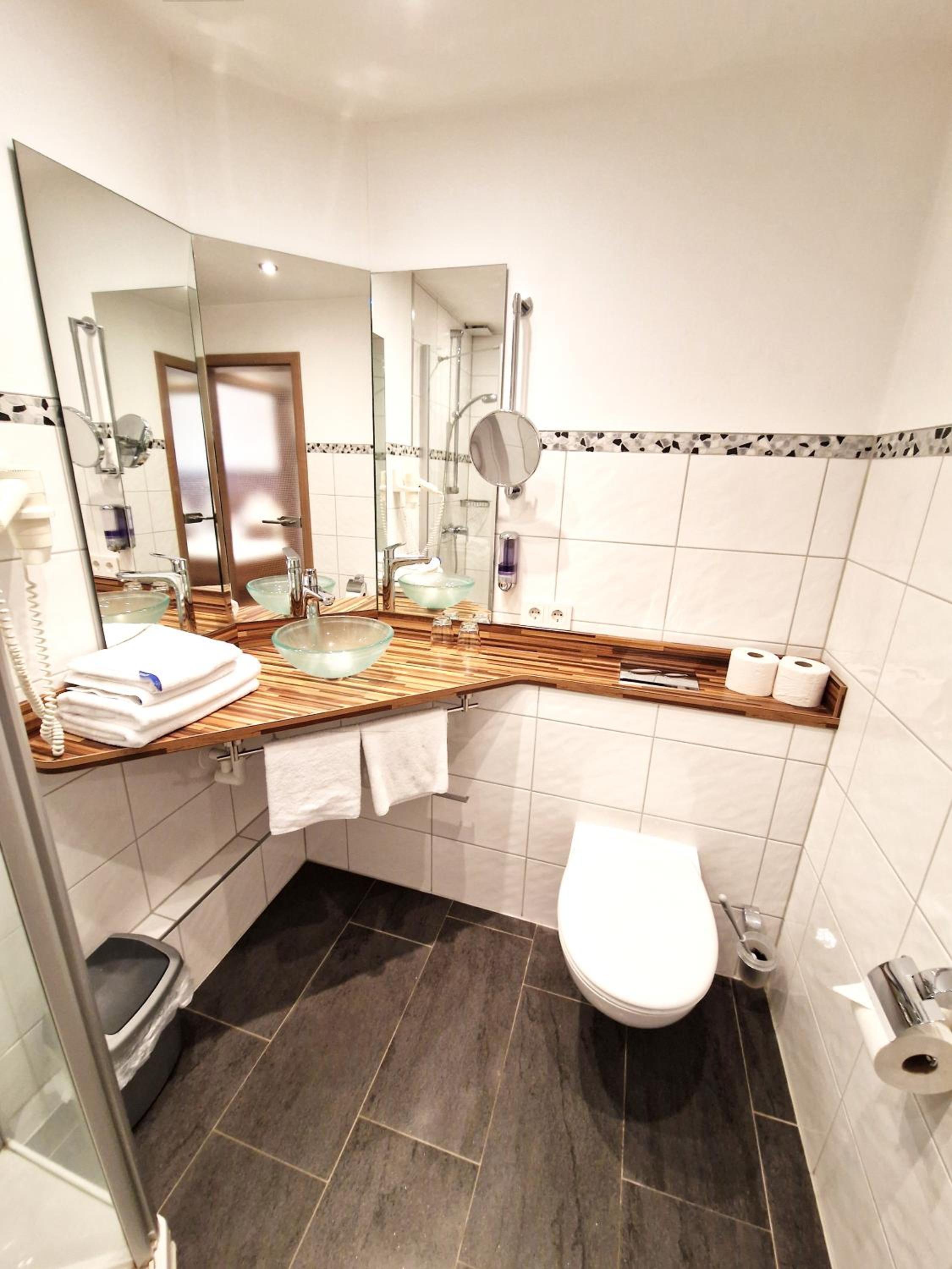 Deluxe Double Room with Balcony photo 3