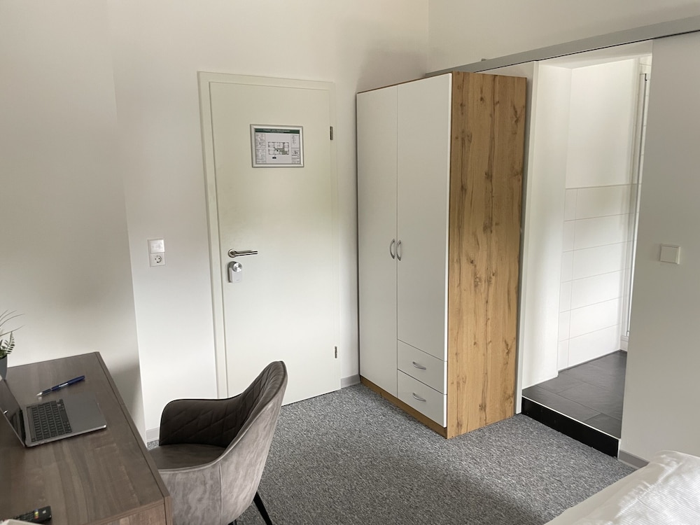 Basic Single Room, Private Bathroom photo 3
