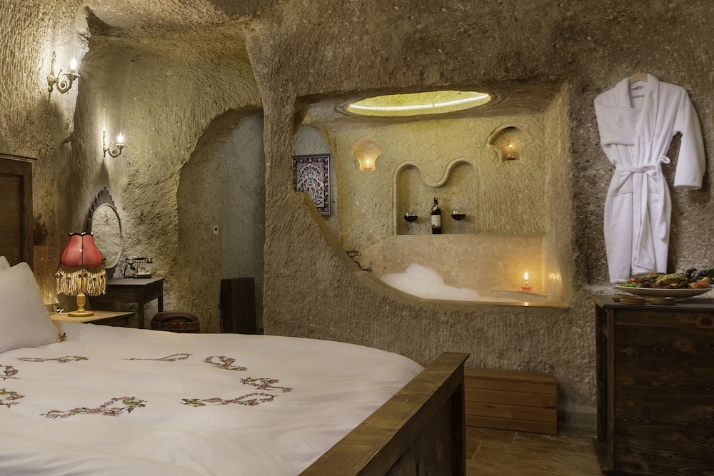 Superior Suite - Photo 14
