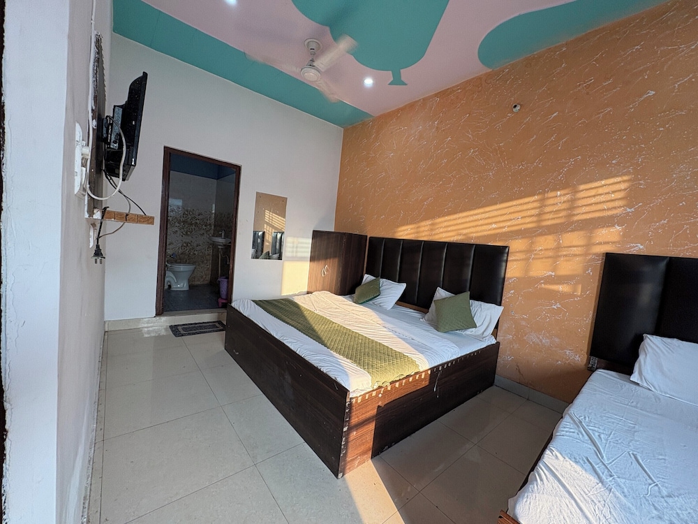 Deluxe Quadruple Room, City View
