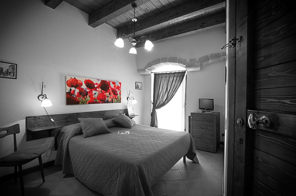 Double or Twin Room - Photo 3