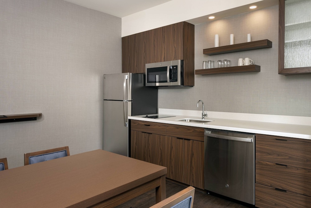 Suite, 1 Bedroom (Mobility/Hearing Accessible, Tub) photo 2
